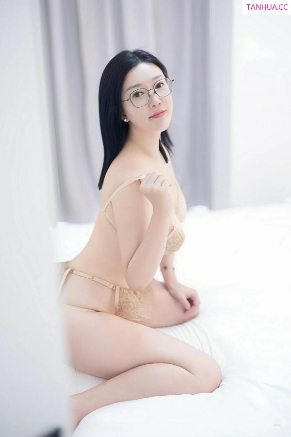   [XiuRen]高清写真图 2025.09.29 No.10824 雅茹老师 情趣内衣第28张图片